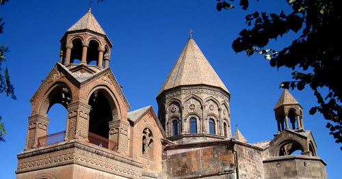 Эчмиадзинский кафедральный собор. Фото: Butcher https://ru.wikipedia.org Эчмиадзинский кафедральный собор. Фото: Butcher https://ru.wikipedia.org