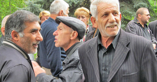 Акция протеста бывших сотрудников завода "Наирит". Ереван, 5 мая 2015 г. Фото Тиграна Петросяна для "Кавказского узла" Акция протеста бывших сотрудников завода "Наирит". Ереван, 5 мая 2015 г. Фото Тиграна Петросяна для "Кавказского узла"