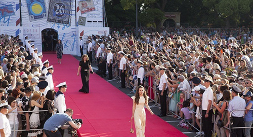 На открытии XXVI фестиваля "Кинотавр", Сочи 7 июня 2015 год. Фото: Светланы Вдовиной, http://kuban24.tv/item/konets-prekrasnoy-epohi-otkryil-26-y-kinotavr-122550 На открытии XXVI фестиваля "Кинотавр", Сочи 7 июня 2015 год. Фото: Светланы Вдовиной, http://kuban24.tv/item/konets-prekrasnoy-epohi-otkryil-26-y-kinotavr-122550
