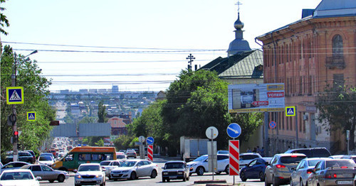 В Волгограде находится одна из самых длинных улиц Европы - Вторая Продольная. Ее протяженность 52 км. Июнь 2015 г. Фото Вячеслава Ященко для "Кавказского узла" В Волгограде находится одна из самых длинных улиц Европы - Вторая Продольная. Ее протяженность 52 км. Июнь 2015 г. Фото Вячеслава Ященко для "Кавказского узла"