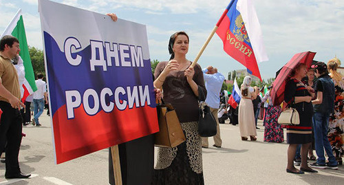 На митинге в честь Дня России в Грозном, 12 июня 2015 года. Фото Ахмед Альдебирова для На митинге в честь Дня России в Грозном, 12 июня 2015 года. Фото Ахмед Альдебирова для