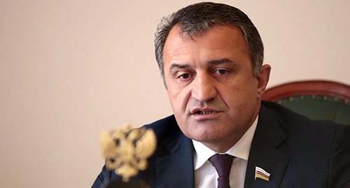 Анатолий Бибилов. Фото: http://sputnik-ossetia.ru/South_Ossetia/20150609/178124.html Анатолий Бибилов. Фото: http://sputnik-ossetia.ru/South_Ossetia/20150609/178124.html