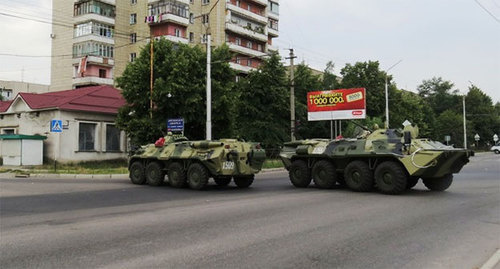 Спецтехника на улице города во время КТО. Фото: http://nac.gov.ru/nakmessage/2015/08/04/v-kabardino-balkarii-neitralizovana-gruppa-iz-shesti-boevikov.html Спецтехника на улице города во время КТО. Фото: http://nac.gov.ru/nakmessage/2015/08/04/v-kabardino-balkarii-neitralizovana-gruppa-iz-shesti-boevikov.html