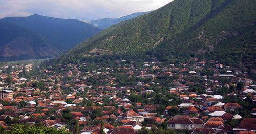Шекинский район Азербайджана. Фото http://geomasters.ru/puteshestvie-v-gorod-sheki/ Шекинский район Азербайджана. Фото http://geomasters.ru/puteshestvie-v-gorod-sheki/