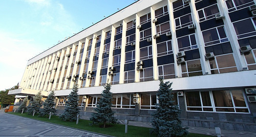Здание мэрии Краснодара. Фото: http://krasnodar.bezformata.ru/listnews/tantcevalnij-turnir-projdet-v-olimpijskom/21282879/ Здание мэрии Краснодара. Фото: http://krasnodar.bezformata.ru/listnews/tantcevalnij-turnir-projdet-v-olimpijskom/21282879/