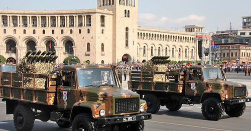 N-2 (РСЗО) для реактивных гранат класса РПГ-7 во время военного парада в Ереване. Фото: Albert Hovakimyan https://ru.wikipedia.org N-2 (РСЗО) для реактивных гранат класса РПГ-7 во время военного парада в Ереване. Фото: Albert Hovakimyan https://ru.wikipedia.org