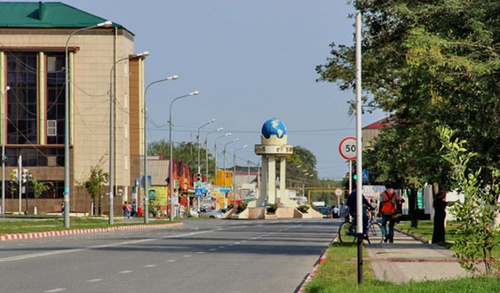 Улица Ватутина в Гудермесе. 14 сентября 2014 года. Фото Магомеда Магомедова для "Кавказского узла" Улица Ватутина в Гудермесе. 14 сентября 2014 года. Фото Магомеда Магомедова для "Кавказского узла"