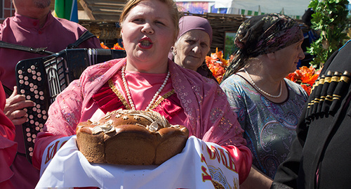 Участница праздника в Нальчике, 19 сентября 2015 год. Фото Людмилы Маратовой для "Кавказского узла" Участница праздника в Нальчике, 19 сентября 2015 год. Фото Людмилы Маратовой для "Кавказского узла"
