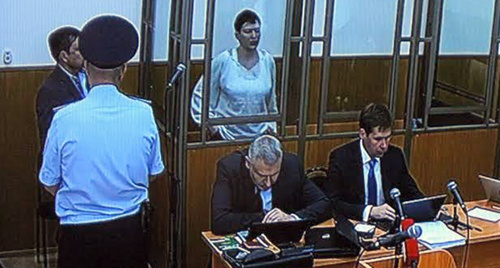 Заседание по делу Надежды Савченко в городском суде Донецка Ростовской области, снимок с экрана видеотрансляции. Фото Константина Волгина для "Кавказского узла" Заседание по делу Надежды Савченко в городском суде Донецка Ростовской области, снимок с экрана видеотрансляции. Фото Константина Волгина для "Кавказского узла"