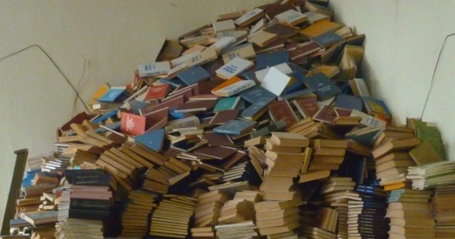 Книги из библиотечного фонда КБГУ. Фото Виктора Котлярова, Facebook.com Книги из библиотечного фонда КБГУ. Фото Виктора Котлярова, Facebook.com