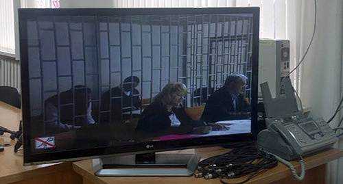 Экрана трансляции судебного заседания по делу граждан Украины Николая Карпюка и Станислава Клыха. Фото Мурада Мурадова для "Кавказского узла" Экрана трансляции судебного заседания по делу граждан Украины Николая Карпюка и Станислава Клыха. Фото Мурада Мурадова для "Кавказского узла"