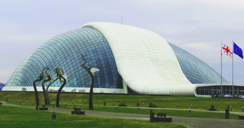 Здание парламента Грузии в Кутаиси. Фото: Archsovet.msk.ru Здание парламента Грузии в Кутаиси. Фото: Archsovet.msk.ru