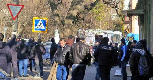 Территория прилегающая к мечети на улице Котрова в Махачкале. Фото: Умар Саид Территория прилегающая к мечети на улице Котрова в Махачкале. Фото: Умар Саид