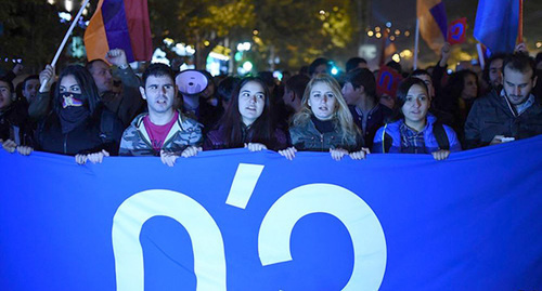 Митинг протеста в Ереване 21.11.2015. Фото: http://rus.azatutyun.mobi/a/27378038.html Митинг протеста в Ереване 21.11.2015. Фото: http://rus.azatutyun.mobi/a/27378038.html