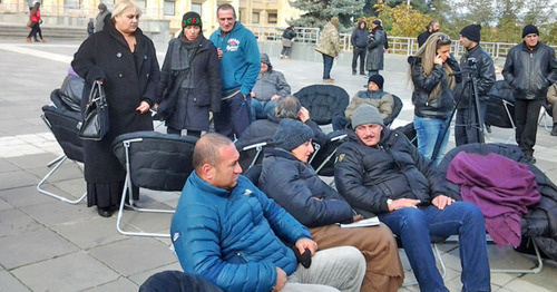 Голодовка представителей "Альянса патриотов". Тбилиси, 19 ноября 2015 г. Фото Беслана Кмузова для "Кавказского узла" Голодовка представителей "Альянса патриотов". Тбилиси, 19 ноября 2015 г. Фото Беслана Кмузова для "Кавказского узла"