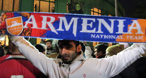Фанаты сборной Армении по футболу организовали протестное шествие с требованием об отставке президента Федерации Футбола Армении. Фото Армине Мартиросян для "Кавказского узла"