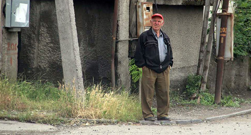 Пожилой человек на улице Телави. Фото Магомеда Магомедова для "Кавказского узла" Пожилой человек на улице Телави. Фото Магомеда Магомедова для "Кавказского узла"