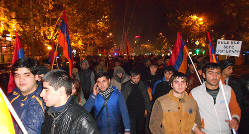 Участники митинга против конституционных реформ в Армении. Фото Тиграна Петросяна для "Кавказского узла" Участники митинга против конституционных реформ в Армении. Фото Тиграна Петросяна для "Кавказского узла"