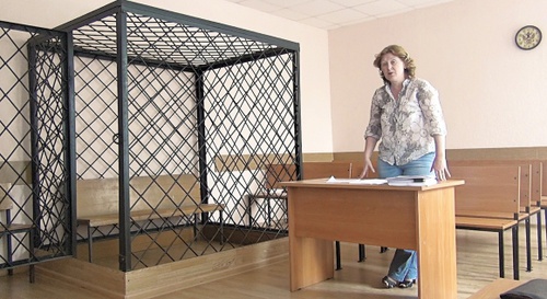 Адвокат Виктория Лесная
Источник: http://fedpress.ru/news/society/news_crime/1449566302-kushchevskii-advokat-viktoriya-lesnaya-syadet-na-vosem-let-za-moshennichestvo