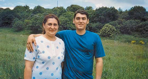 Фатима Джашакуева со своим сыном Артуром Джашакуевым Фото предоставлено Фатимой Джашакуевой из домашнего архива