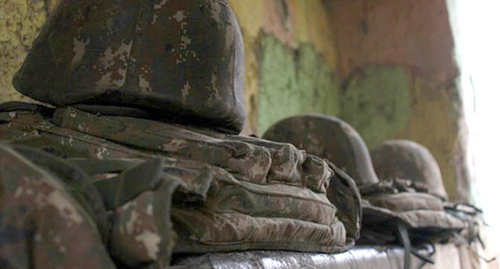 Обмундирование солдата армии НКР. Фото: http://nkr-news.com/arcakh/v-rezultate-obstrela-s-azerbajdzhanskoj-storony-pogib-armyanskij-soldat.html Обмундирование солдата армии НКР. Фото: http://nkr-news.com/arcakh/v-rezultate-obstrela-s-azerbajdzhanskoj-storony-pogib-armyanskij-soldat.html