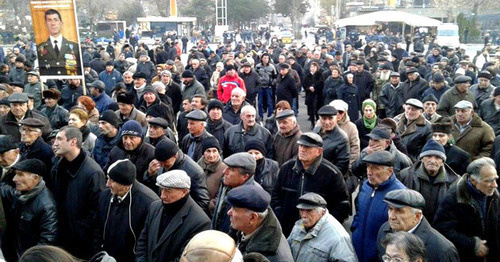 Сторонники Фронта общественного спасения "Новая Армения" во время митинга. Ереван, 11 декабря 2015 г. Фото Армине Мартиросян для "Кавказского узла" Сторонники Фронта общественного спасения "Новая Армения" во время митинга. Ереван, 11 декабря 2015 г. Фото Армине Мартиросян для "Кавказского узла"