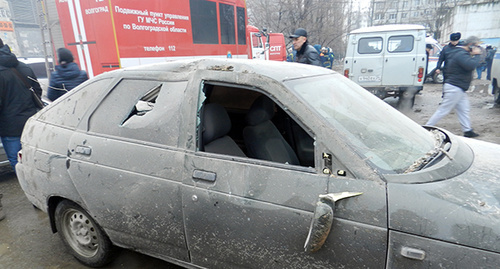 Автомобиль, находившийся около дома в момент взрыва. Фото Татьяны Филимоновой для "Кавказского узла" Автомобиль, находившийся около дома в момент взрыва. Фото Татьяны Филимоновой для "Кавказского узла"