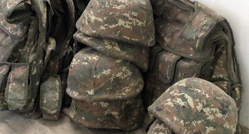 Каски и бронежилеты солдат, выходящих на боевое дежурство. Нагорный Карабах. Фото Алвард Григорян для "Кавказского узла" Каски и бронежилеты солдат, выходящих на боевое дежурство. Нагорный Карабах. Фото Алвард Григорян для "Кавказского узла"