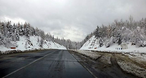 Зимняя дорога. Фото: http://bloknot-rostov.ru/news/v-rostovskoy-oblasti-snyaty-ogranicheniya-dvizheni-686166 Зимняя дорога. Фото: http://bloknot-rostov.ru/news/v-rostovskoy-oblasti-snyaty-ogranicheniya-dvizheni-686166