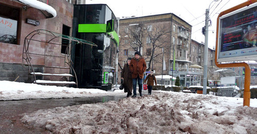 Жители Еревана на улицах города. Фото Армине Мартиросян для "Кавказского узла" Жители Еревана на улицах города. Фото Армине Мартиросян для "Кавказского узла"