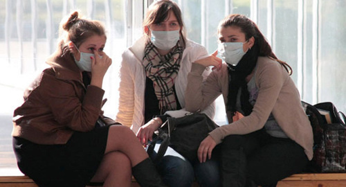 Девушки в медицинских масках. Фото http://sar-rodgor.ru/news/thealth/4107/ Девушки в медицинских масках. Фото http://sar-rodgor.ru/news/thealth/4107/