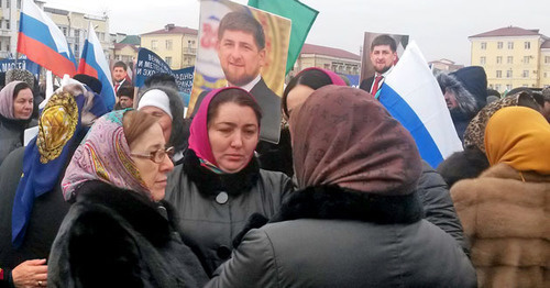 Участники митинга с портретами Кадырова. Грозный, 22 января 2016 г. Фото Николая Петрова для "Кавказского узла" Участники митинга с портретами Кадырова. Грозный, 22 января 2016 г. Фото Николая Петрова для "Кавказского узла"