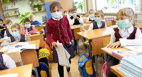 Школьники в медицинский масках. Фото: Sputnik/ Виталий Аньков, http://sputnik-georgia.ru/society/20160122/229868754.html Школьники в медицинский масках. Фото: Sputnik/ Виталий Аньков, http://sputnik-georgia.ru/society/20160122/229868754.html