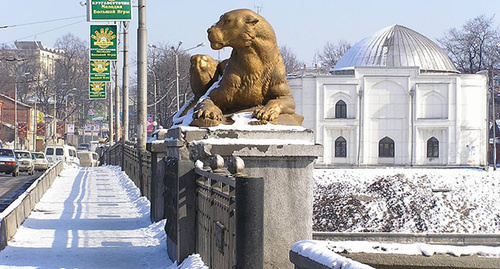 Владикавказ зимой. Фото: http://abe87.narod.ru/photos/vladikavkaz/vladikavkaz.htm Владикавказ зимой. Фото: http://abe87.narod.ru/photos/vladikavkaz/vladikavkaz.htm
