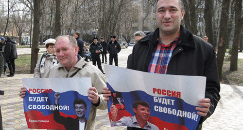 Участники акции памяти Немцова в Ростове. 27.02.2016. Фото Константина Волгина для "Кавказского узла" Участники акции памяти Немцова в Ростове. 27.02.2016. Фото Константина Волгина для "Кавказского узла"