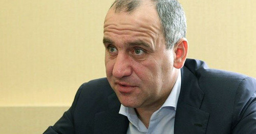 Рашид Темрезов. Фото http://www.riakchr.ru/glava-kchr-rashid-temrezov-vstretilsya-s-zhitelyami-nogajskogo-rajona-kchr/ Рашид Темрезов. Фото http://www.riakchr.ru/glava-kchr-rashid-temrezov-vstretilsya-s-zhitelyami-nogajskogo-rajona-kchr/