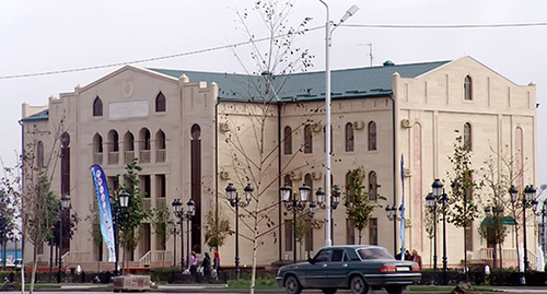 Здание ДУМ Чечни. Фото: http://www.islam.ru/news/2015-09-04/32800 Здание ДУМ Чечни. Фото: http://www.islam.ru/news/2015-09-04/32800