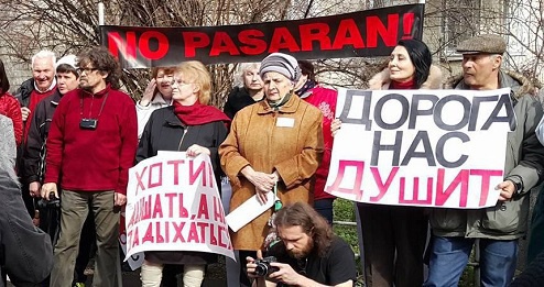 Митинг против вырубки деревьев на Ростовском шоссе. Краснодар, 5 марта 2016 года. Фото Алексея Мандригели для "Кавказского узла" Митинг против вырубки деревьев на Ростовском шоссе. Краснодар, 5 марта 2016 года. Фото Алексея Мандригели для "Кавказского узла"
