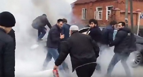 Взрыв автомобиля у мечети в Насыр-Корте. Стоп-кадр видео "Взрыв у мечети Чумакова" https://www.youtube.com/watch?v=ZdvG_HF3YUc Взрыв автомобиля у мечети в Насыр-Корте. Стоп-кадр видео "Взрыв у мечети Чумакова" https://www.youtube.com/watch?v=ZdvG_HF3YUc