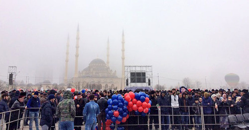 Митинг в честь Дня конституции Чечни. Грозный, 23 марта 2016 г. Фото http://www.grozny-inform.ru/news/society/70473/ Митинг в честь Дня конституции Чечни. Грозный, 23 марта 2016 г. Фото http://www.grozny-inform.ru/news/society/70473/