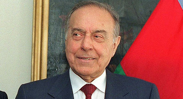 Алиев Гейдар Алиевич. Фото: https://ru.wikipedia.org/wiki/Алиев,_Гейдар_Алирза_оглы#/media/File:Heydar_Aliyev_1997.jpg Алиев Гейдар Алиевич. Фото: https://ru.wikipedia.org/wiki/Алиев,_Гейдар_Алирза_оглы#/media/File:Heydar_Aliyev_1997.jpg