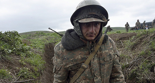 Солдат армии НКР на передовой. Фото: © SPUTNIK/ АСАТУР ЕСАЯНЦ, http://www.sputnikarmenia.ru/photo/20160404/2764703.html Солдат армии НКР на передовой. Фото: © SPUTNIK/ АСАТУР ЕСАЯНЦ, http://www.sputnikarmenia.ru/photo/20160404/2764703.html