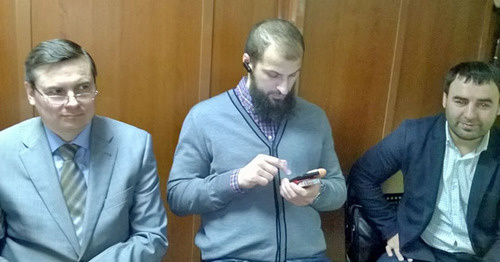 Адвокаты обвиняемых в подготовке теракта в кинотеатре"Киргизия" у зала судебного заседания. Фото Вячеслава Ферапошкина для "Кавказского узла" Адвокаты обвиняемых в подготовке теракта в кинотеатре"Киргизия" у зала судебного заседания. Фото Вячеслава Ферапошкина для "Кавказского узла"
