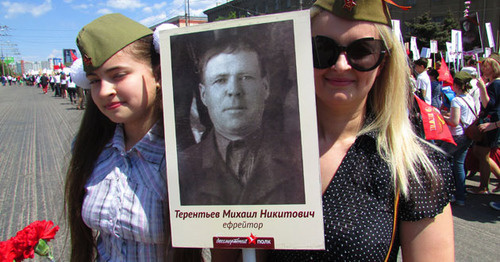 Участники шествия "Бессмертный полк". Волгоград, 9 мая 2016 г. Фото Вячеслава Ященко для "Кавказского узла" Участники шествия "Бессмертный полк". Волгоград, 9 мая 2016 г. Фото Вячеслава Ященко для "Кавказского узла"