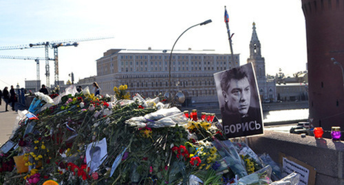 На месте убийства Бориса Немцова 28.02.2015 в Москве. Фото Светланы Кравченко для "Кавказского узла" На месте убийства Бориса Немцова 28.02.2015 в Москве. Фото Светланы Кравченко для "Кавказского узла"