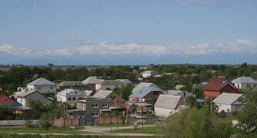 Вид на горы с крыши в городе Прохладный. Фото: ion, http://photo-gorodov.ru/viewtopic.php?f=59&t=441 Вид на горы с крыши в городе Прохладный. Фото: ion, http://photo-gorodov.ru/viewtopic.php?f=59&t=441