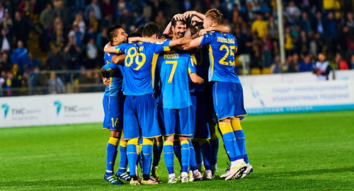 Радость команды ФК "Ростов" после финального свистка. Фото:http://www.fc-rostov.ru/media/gallery/26107/album#41 Радость команды ФК "Ростов" после финального свистка. Фото:http://www.fc-rostov.ru/media/gallery/26107/album#41