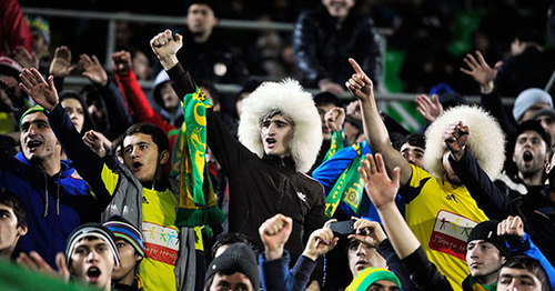 Болельщики футбольного клуба "Анжи". Фото fc-anji.ru Болельщики футбольного клуба "Анжи". Фото fc-anji.ru