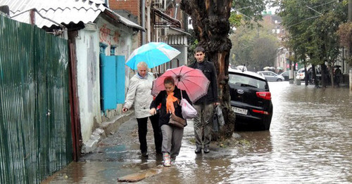Ливень в Краснодаре. Фото Натальи Дорохиной для "Кавказского узла" Ливень в Краснодаре. Фото Натальи Дорохиной для "Кавказского узла"