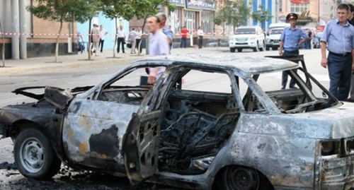 Взорванный автомобиль с телами двух человек в Дагестане. Фото: http://www.riadagestan.ru/news/kriminal/v_dagestane_nayden_vzorvannyy_avtomobil_s_telami_dvukh_chelovek/ Взорванный автомобиль с телами двух человек в Дагестане. Фото: http://www.riadagestan.ru/news/kriminal/v_dagestane_nayden_vzorvannyy_avtomobil_s_telami_dvukh_chelovek/